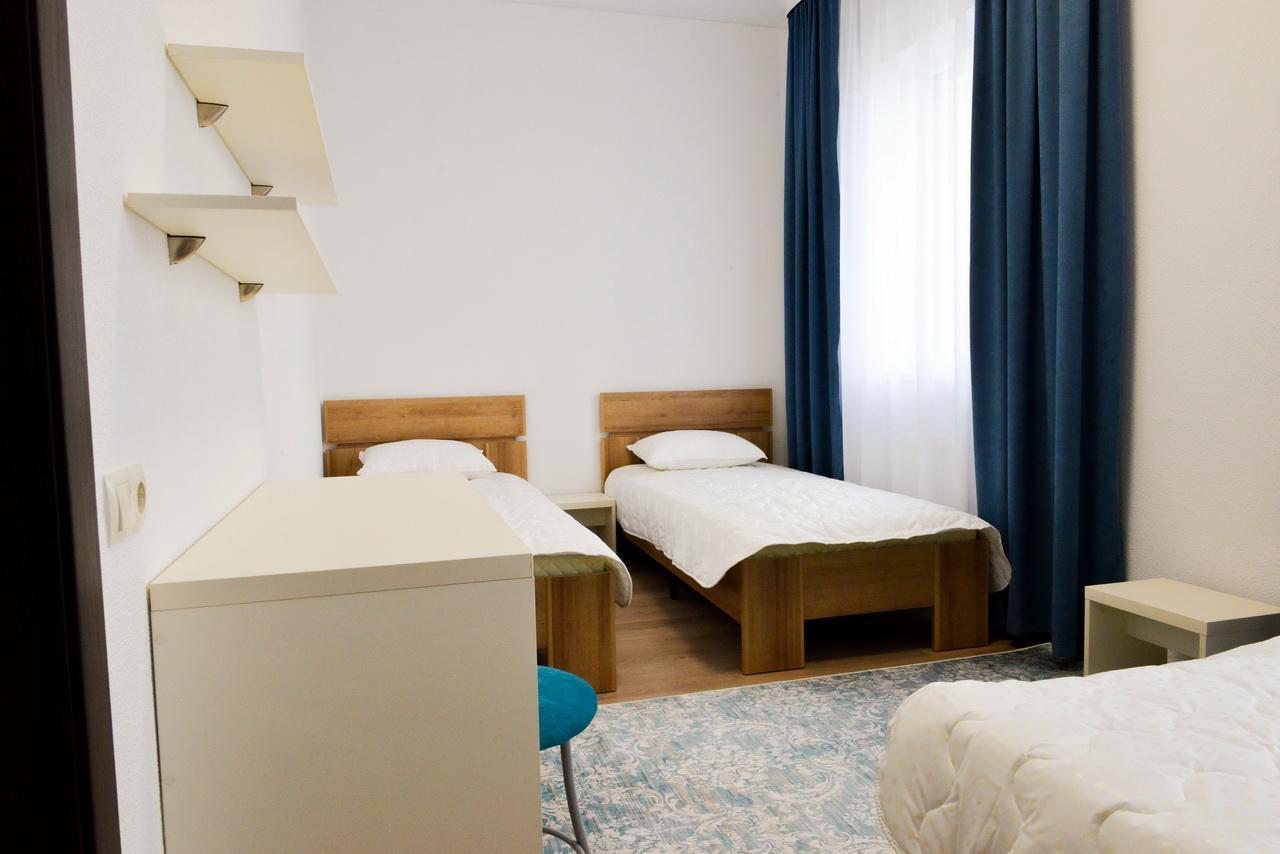 Grad Hotel Ashmyany Buitenkant foto