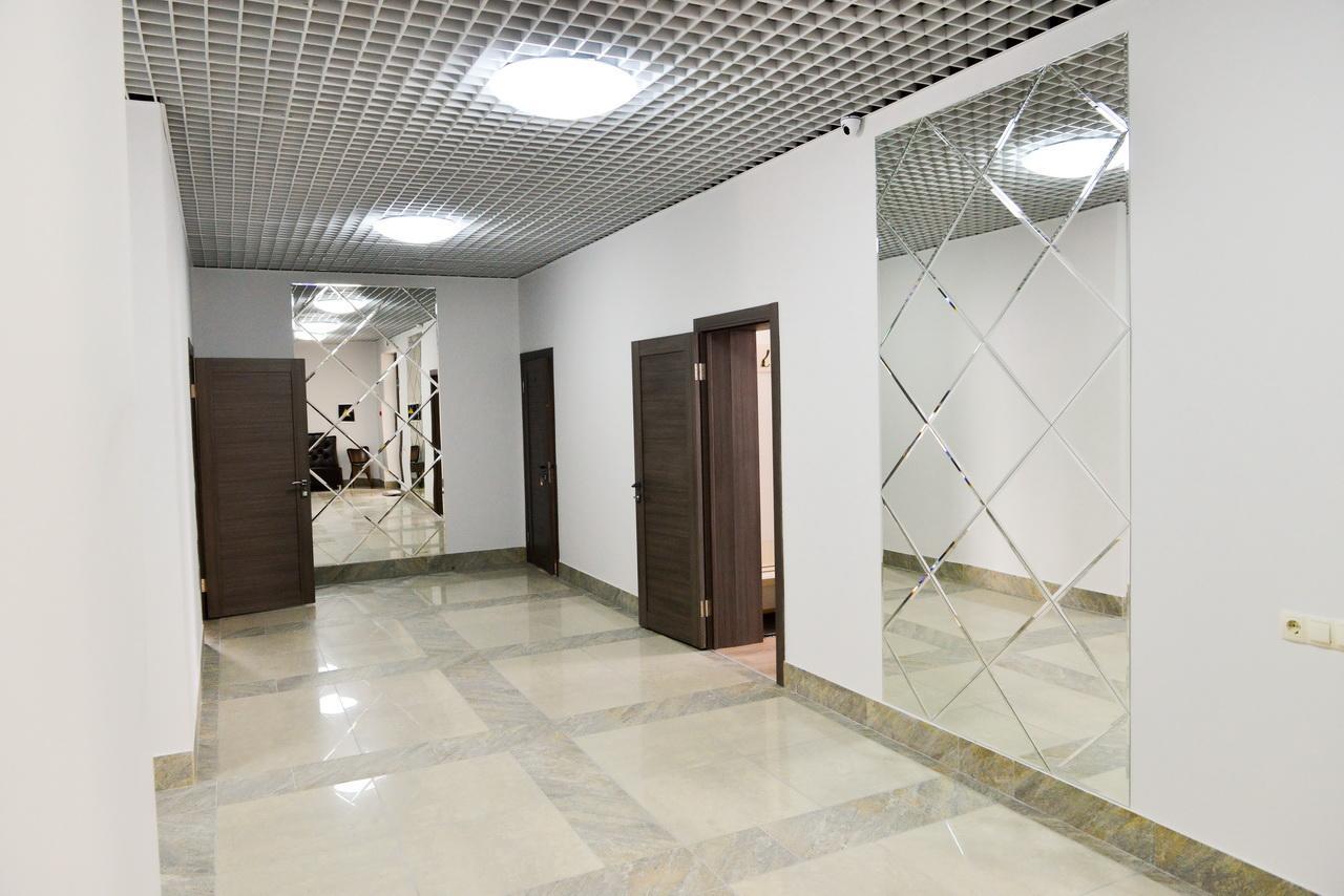 Grad Hotel Ashmyany Buitenkant foto