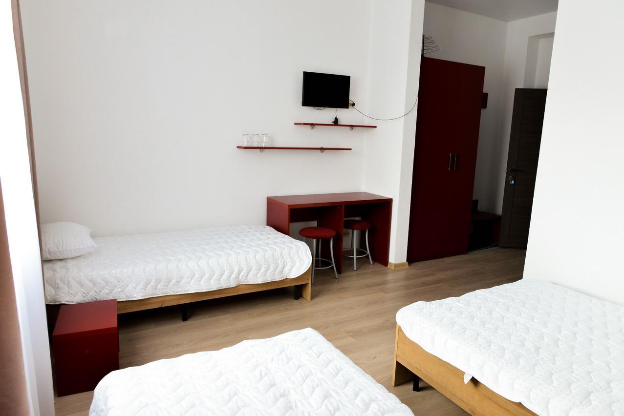 Grad Hotel Ashmyany Buitenkant foto