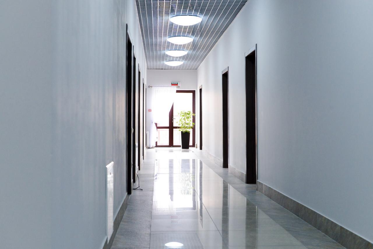 Grad Hotel Ashmyany Buitenkant foto