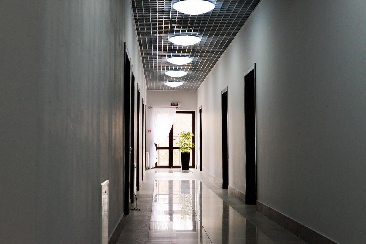 Grad Hotel Ashmyany Buitenkant foto