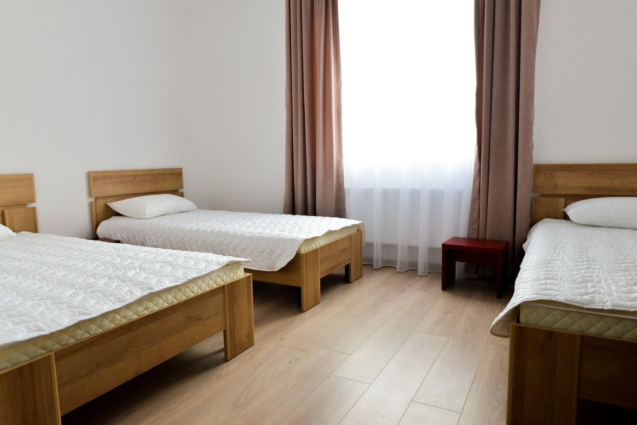 Grad Hotel Ashmyany Buitenkant foto