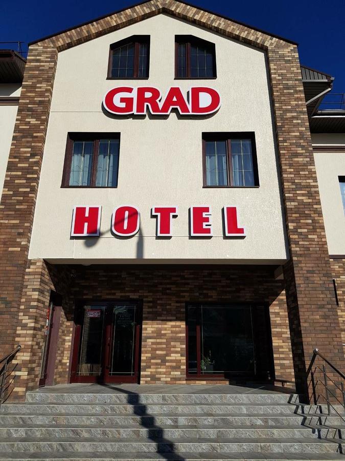 Grad Hotel Ashmyany Buitenkant foto